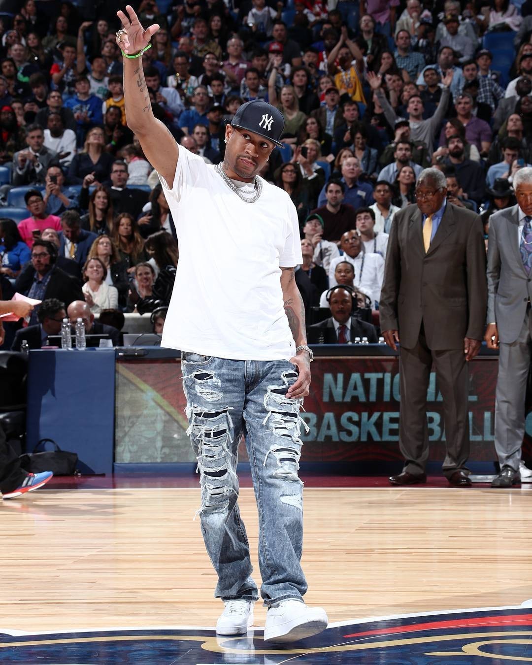 俱乐部则以 俱乐部则以